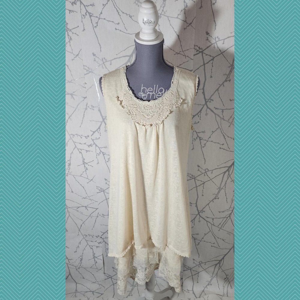 Anna Bella Heathered Ivory Tiered Peplum Lace Hem Dress